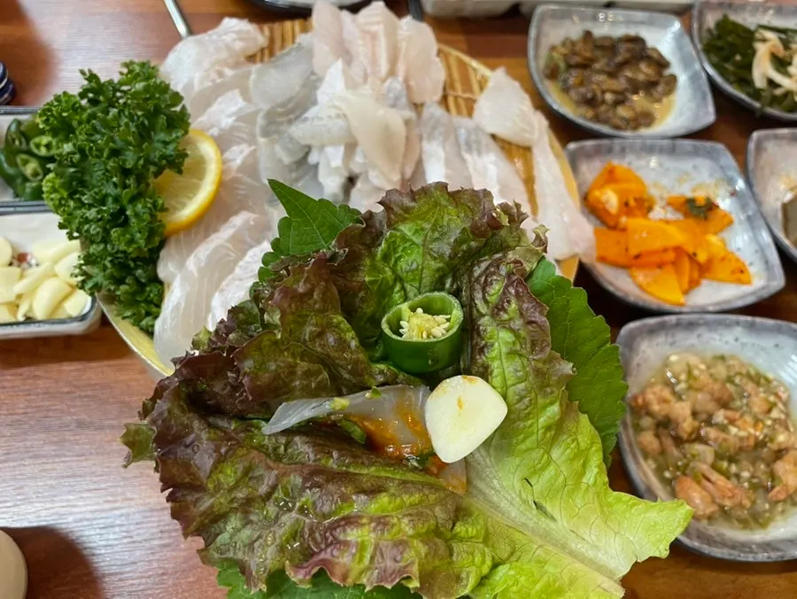 Sashimi wrapped with makjang sauce and garlic