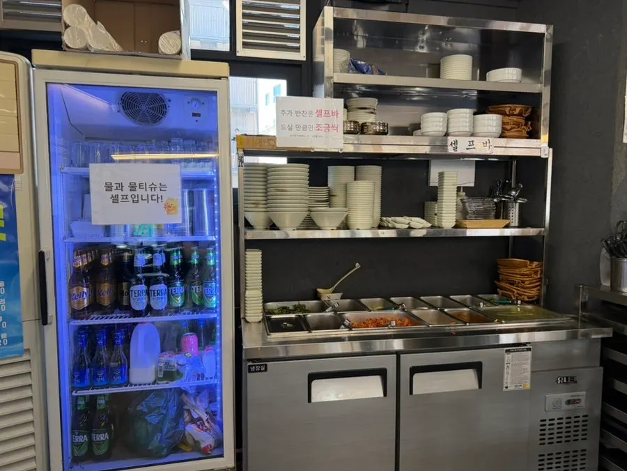 Table setting and grill plate at Suyeong Naengsam