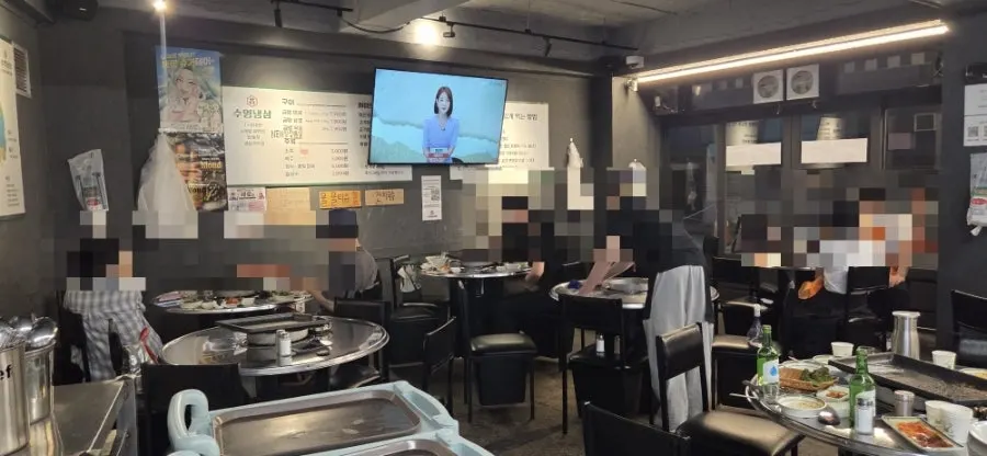 수영냉삼 대구직영점 넓은 매장 내부