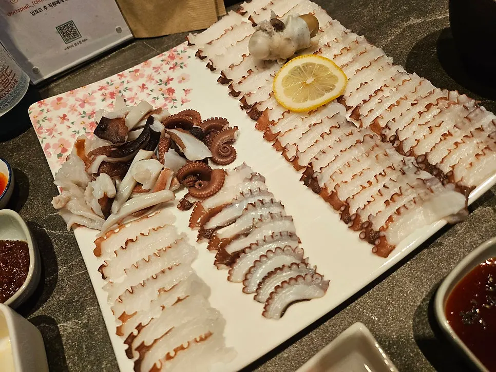 다리여덟개 문어숙회 소 한 접시