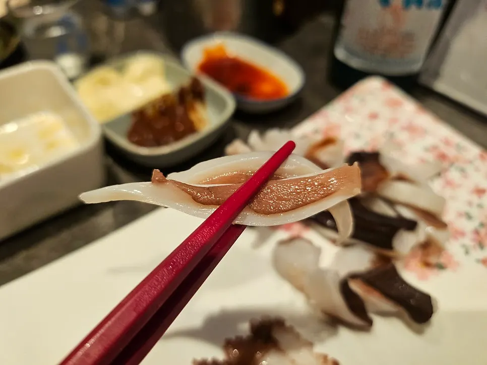 문어숙회 다리 부위 접시