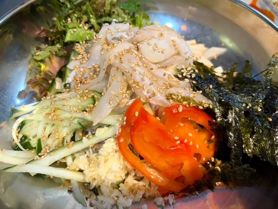 Maeuntang stew included with the assorted sashimi order