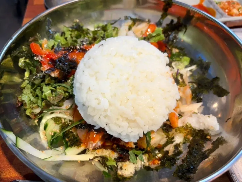 Hoedeopbap piled high with raw fish and vegetables