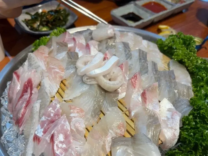Hoedeopbap and assorted sashimi spread, chosen by the daughters