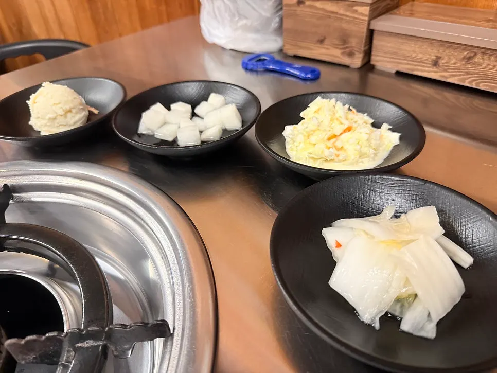 Basic side dishes at Paldo Ppyeogui
