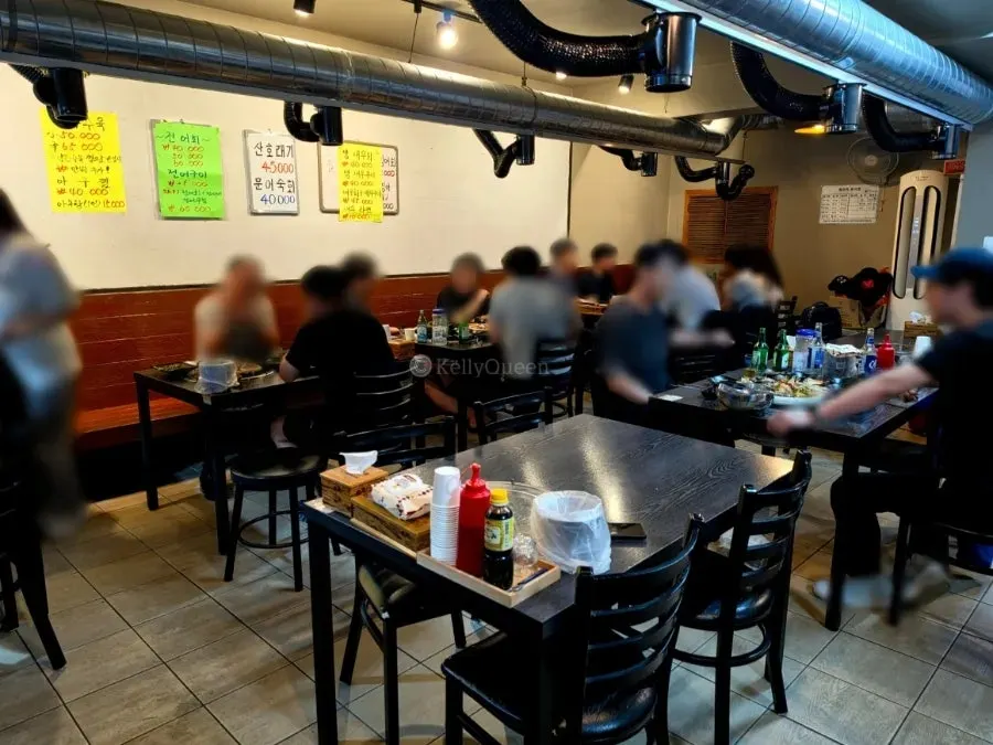Interior of Sintongyeong Agu Suyuk.Tang packed with Monday evening customers