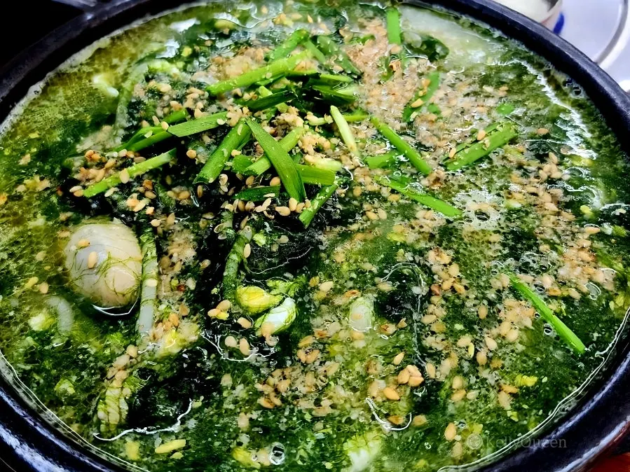 A bowl of maesaengi gulguktang (seaweed and oyster soup) from Sintongyeong