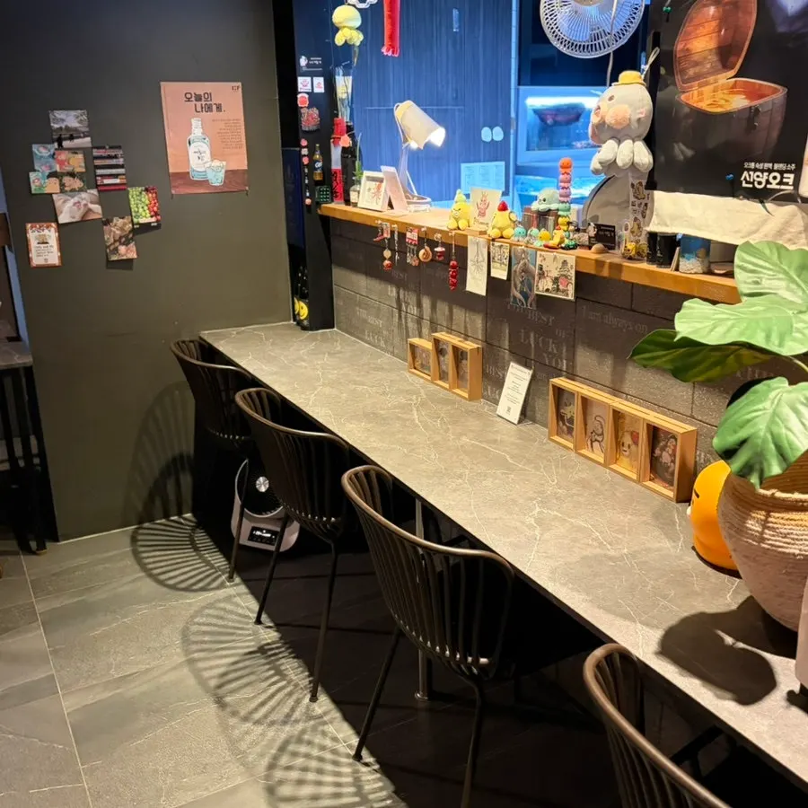 Spaciously arranged tables at Dari Yeodeolgae