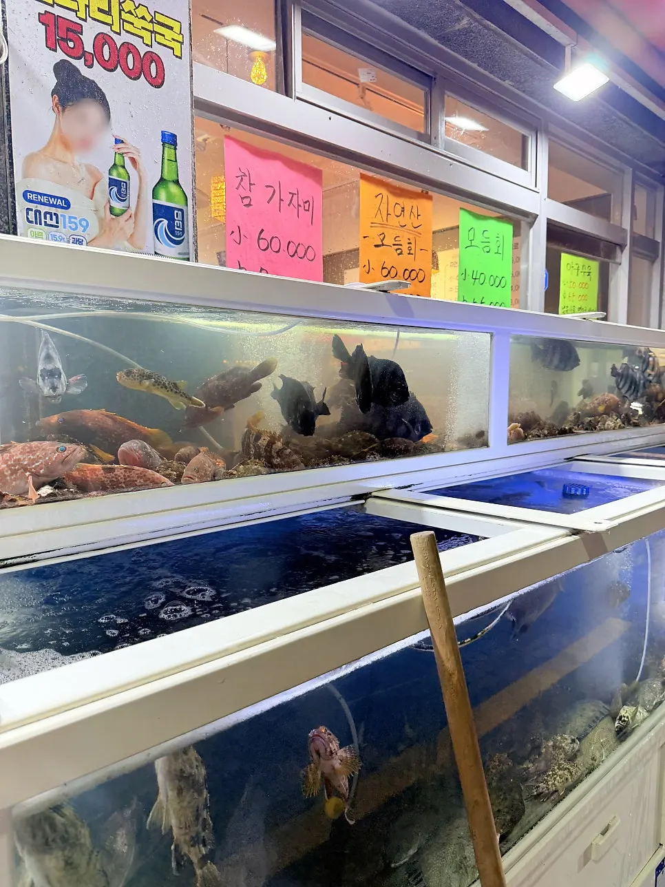 A final interior shot of Sintongyeong Gul Gukbap