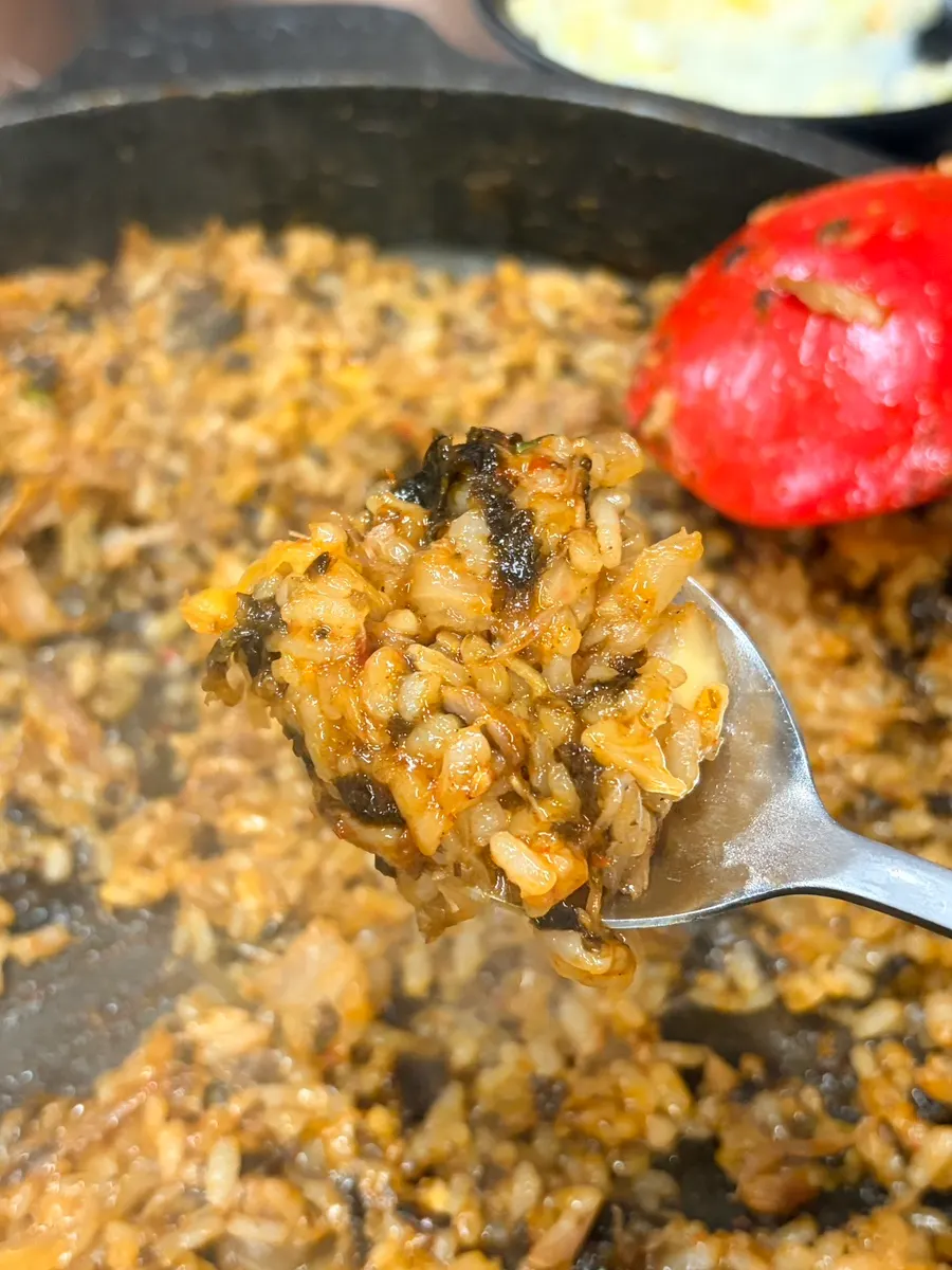 Self-fried rice stirred thoroughly