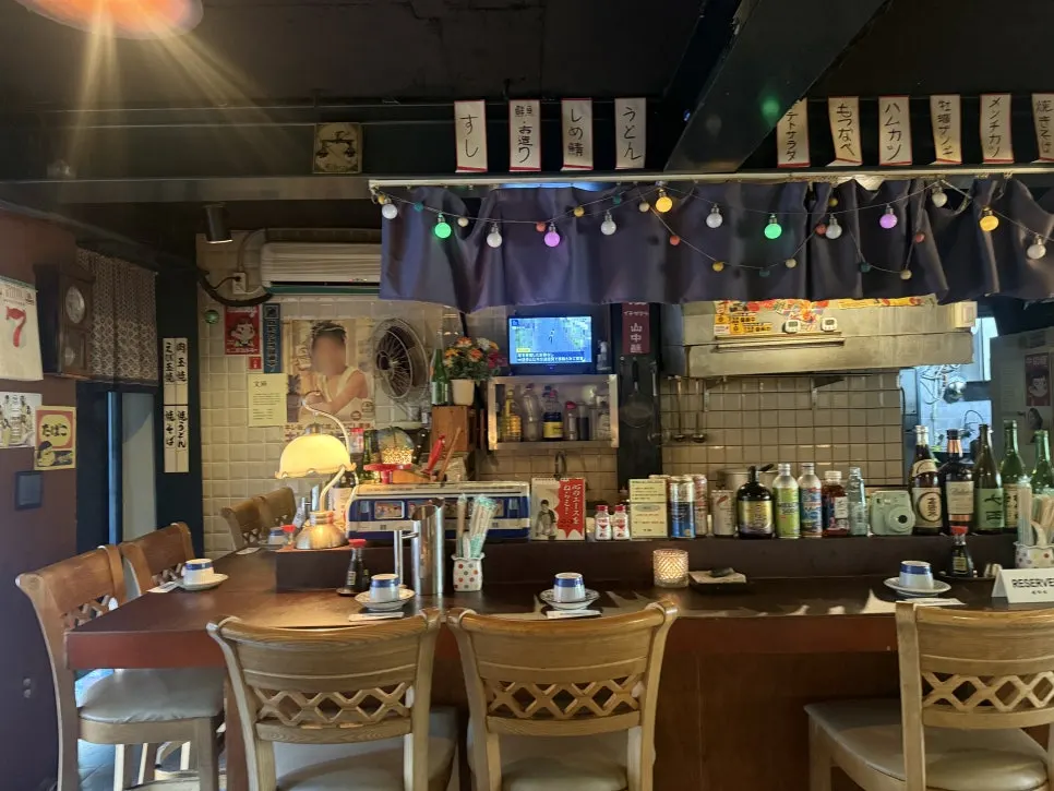 分厚 スユ店の日本の居酒屋風の雰囲気