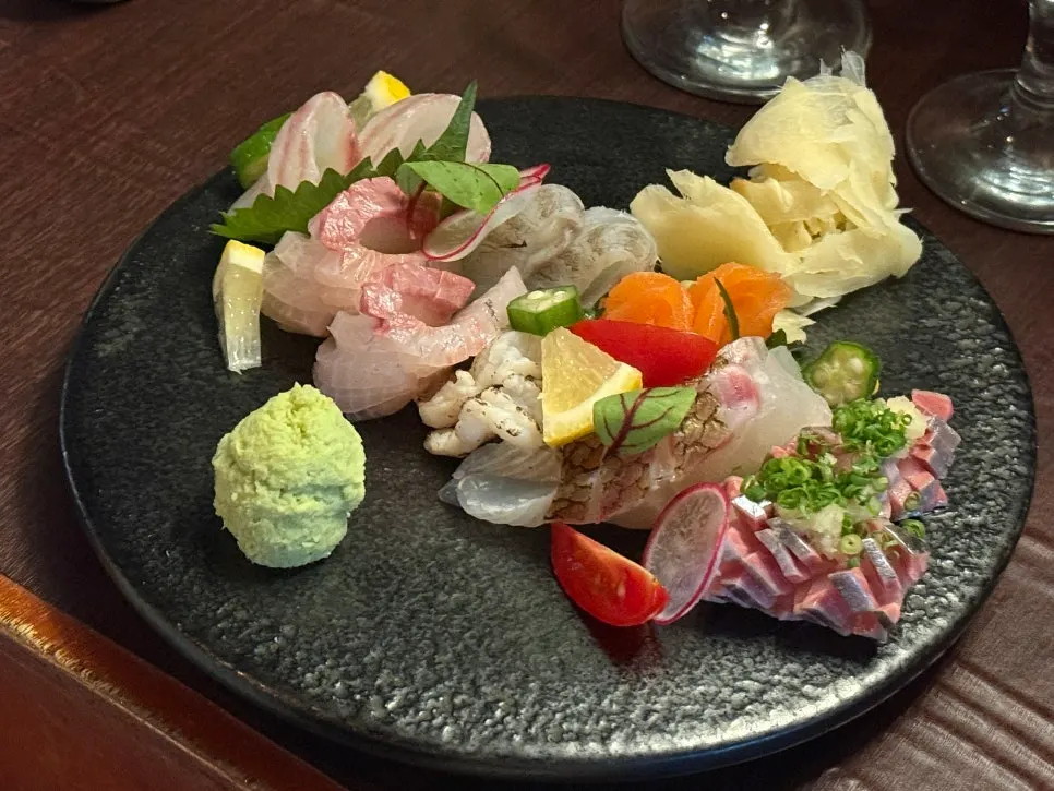 Sushi and raw fish in the Bunko Set