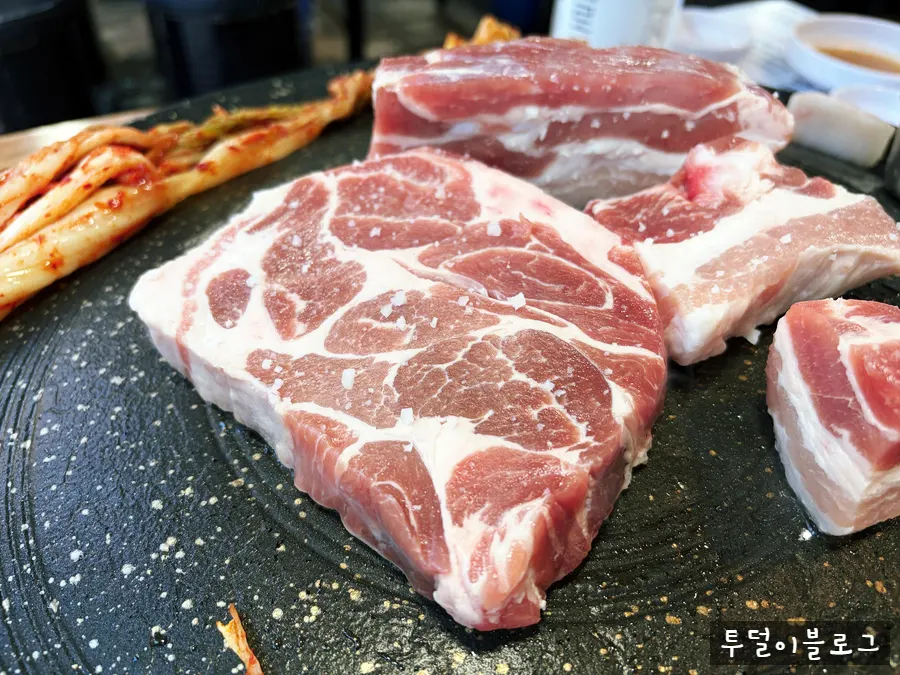 구워진 삼겹살 단면