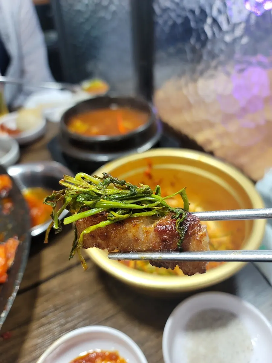 김치 콩나물 미나리 부추 기본 차림