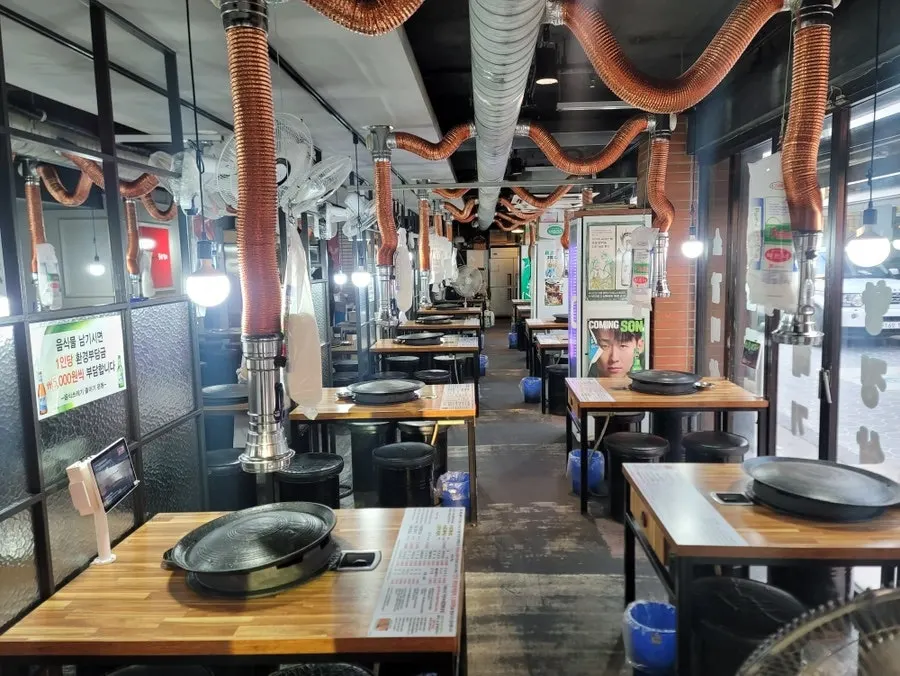 수유대왕솥뚜껑 삼겹살 간판과 입구
