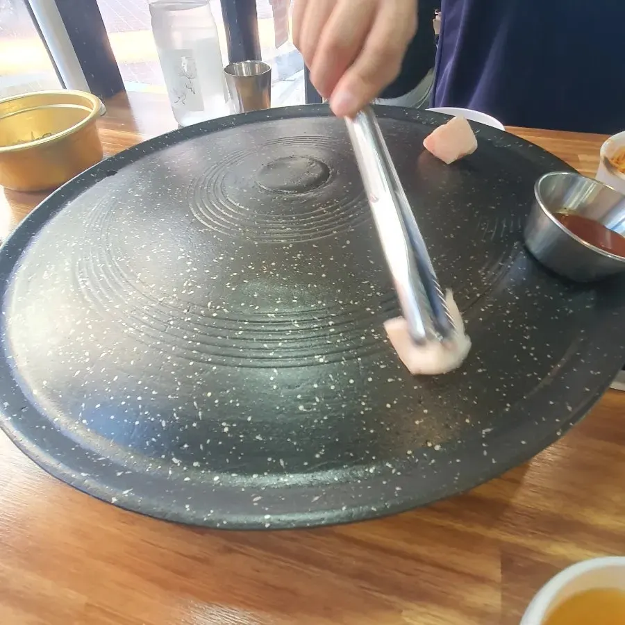 수유대왕솥뚜껑 삼겹살 가격표와 상차림비 안내