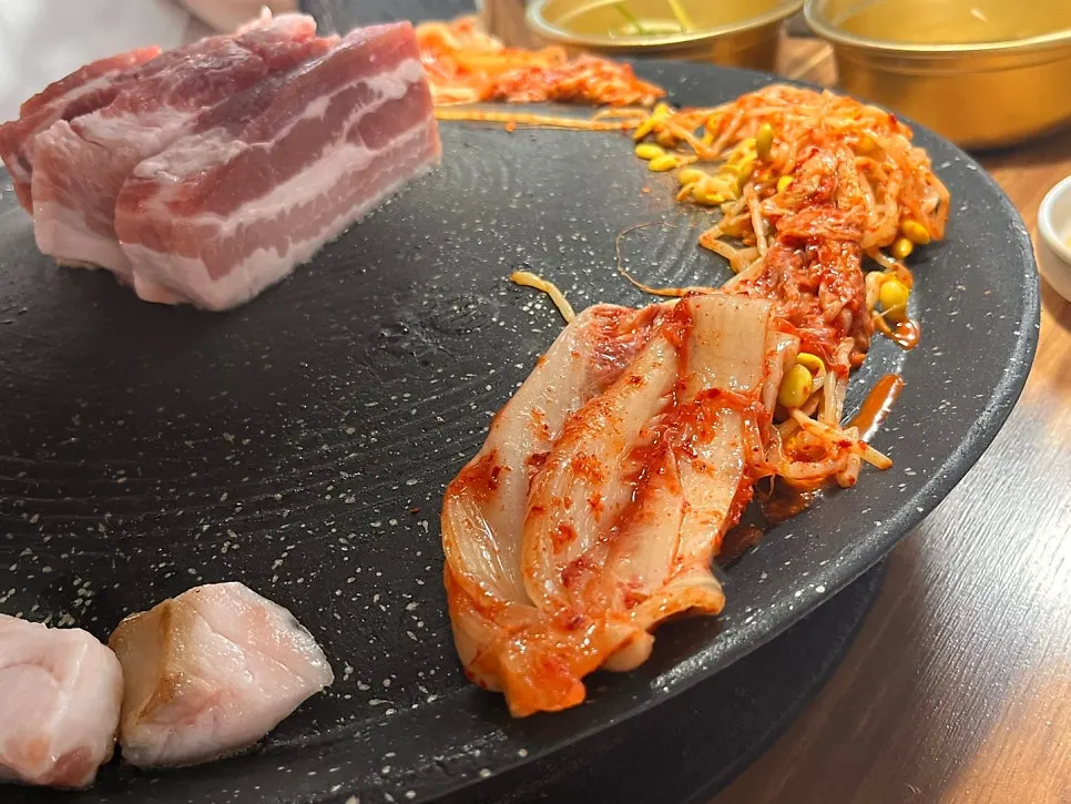 Cauldron-lid grill filled with vegetables
