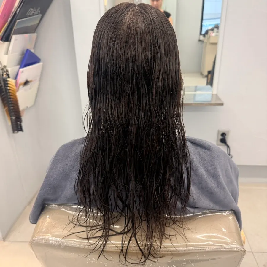 Preparing for treatment after the damaged-hair perm consultation