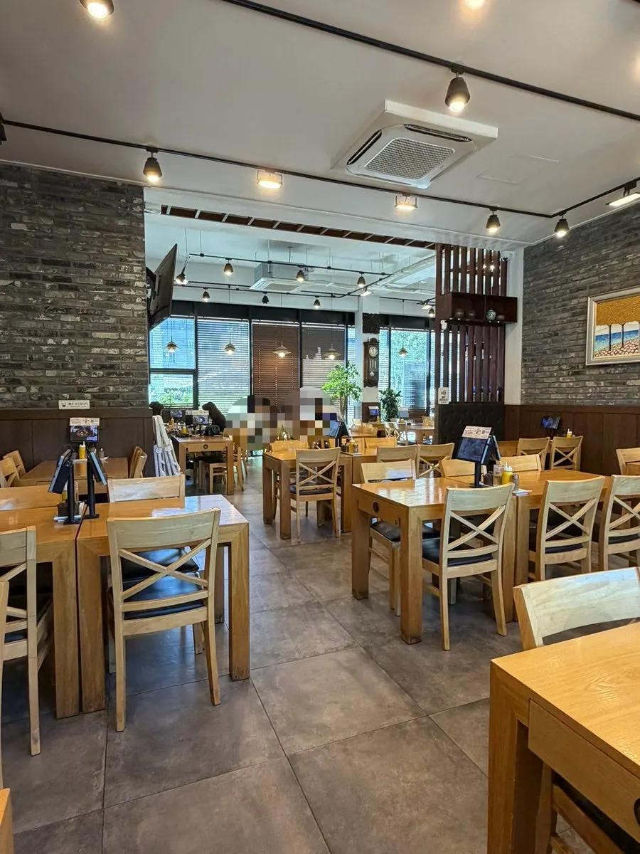 Iseol Myeonok's free private parking lot