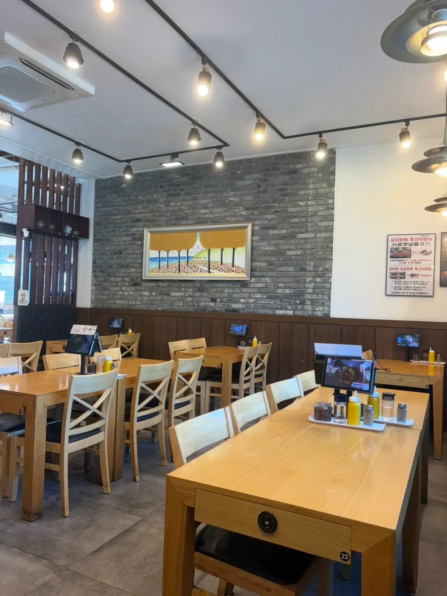 Spacious second-floor hall seating at Iseol Myeonok