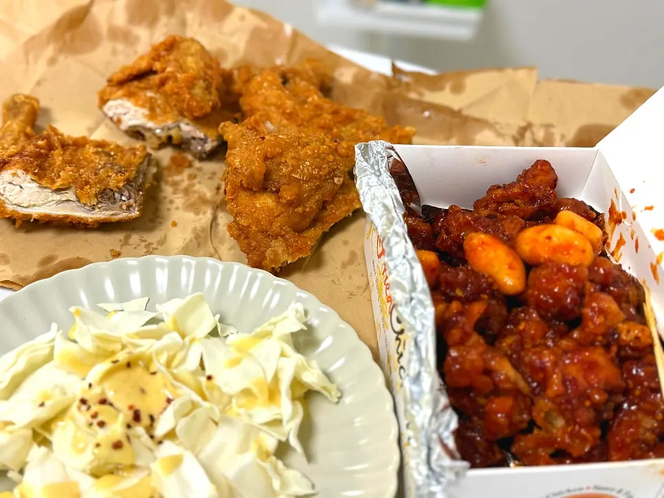 Set dakgangjeong dan ayam goreng gaya lama