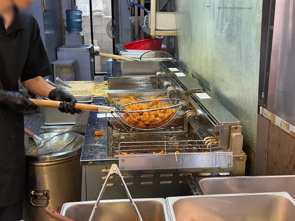 Gerai Gimssi Chicken di dalam Pasar Suyu