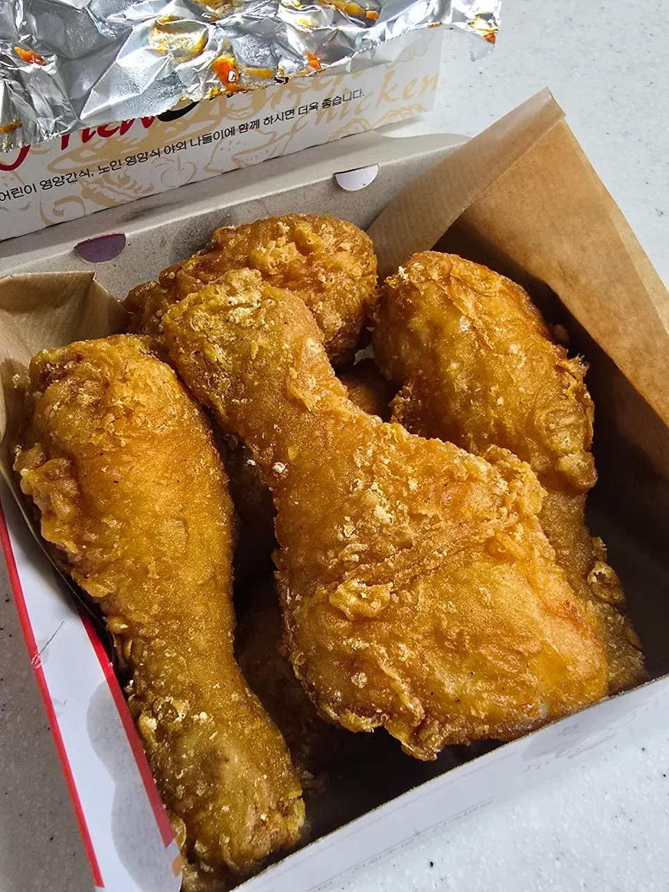 4인 가족이 나눠 먹은 치킨 포장 구성