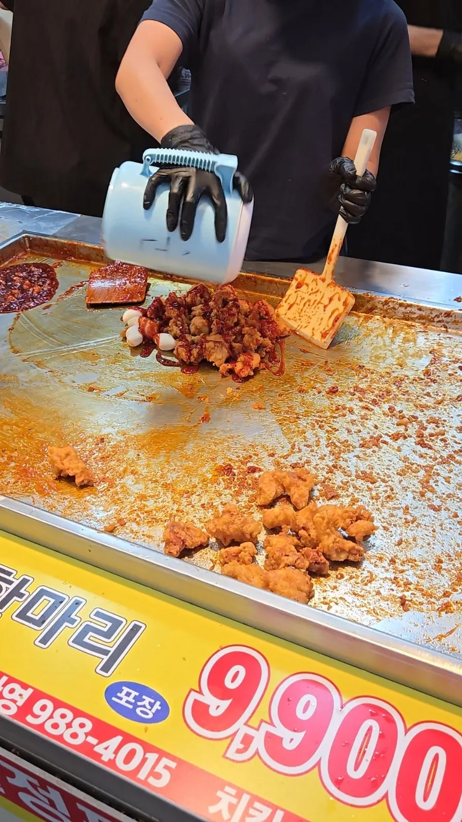김씨치킨 오픈 주방 모습