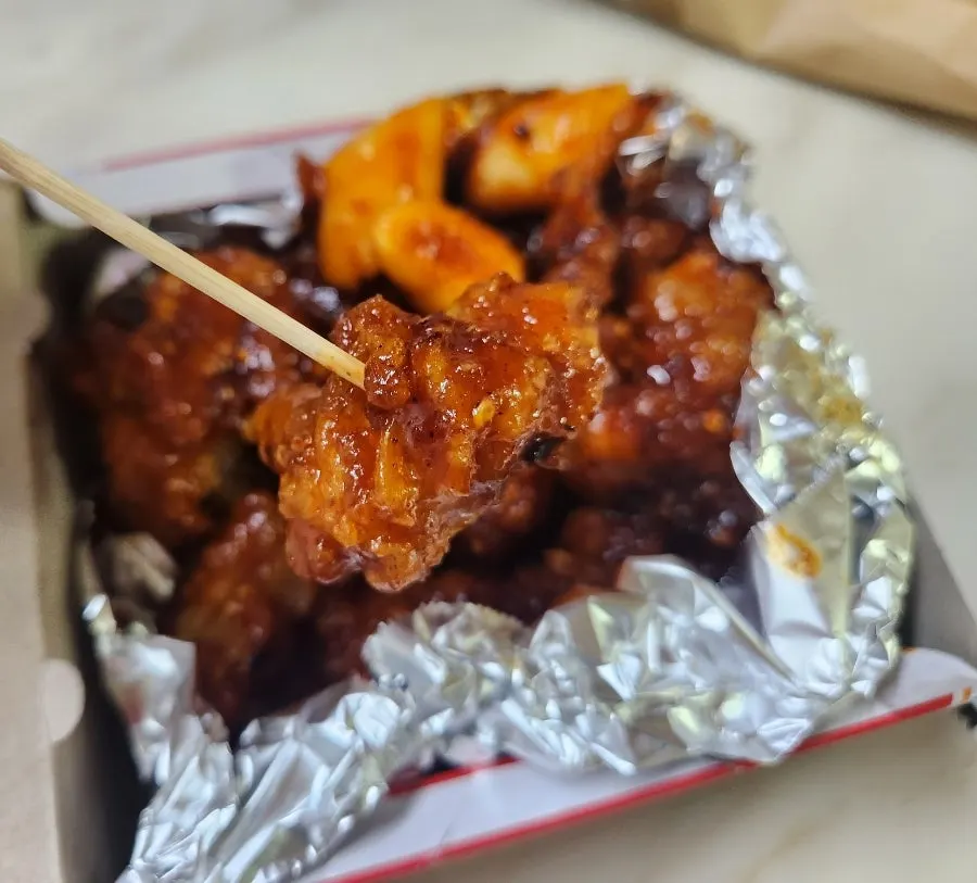 Old-style whole fried chicken that stayed crispy even after time passed
