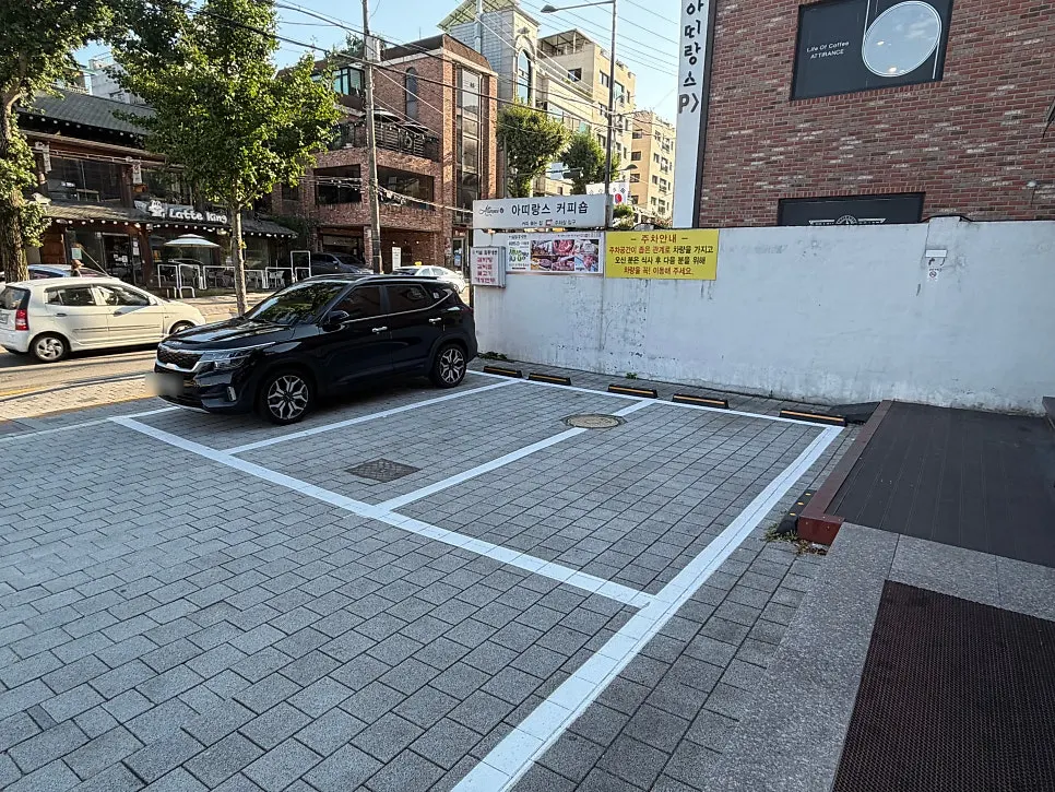 Parking area at Iseol Myeonok Suyu Main Branch
