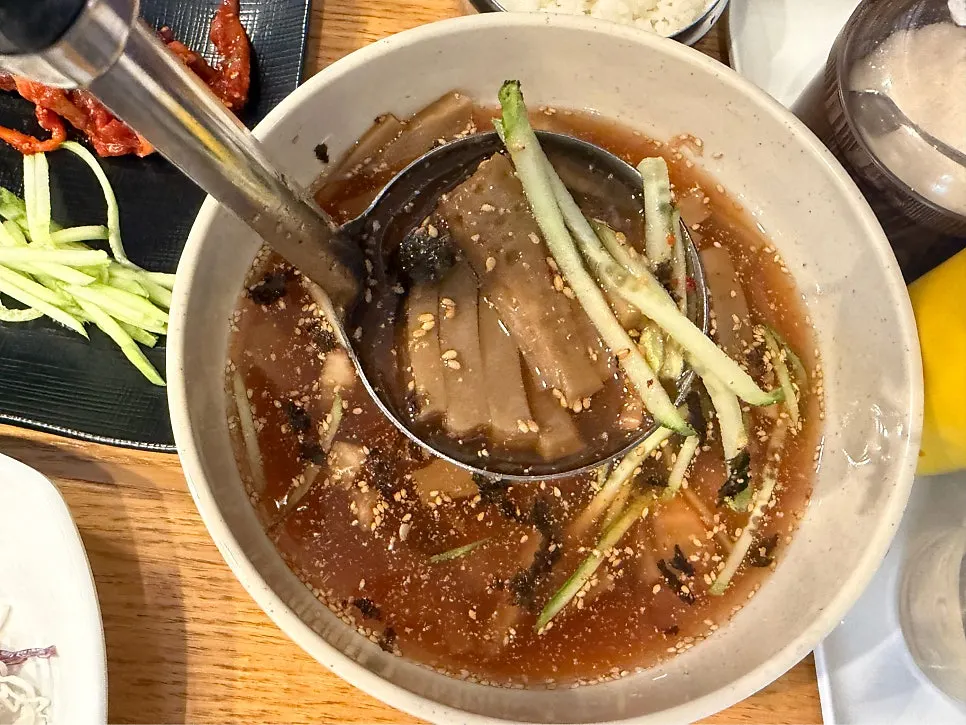 Iseol Myeonok bulgogi meal setting