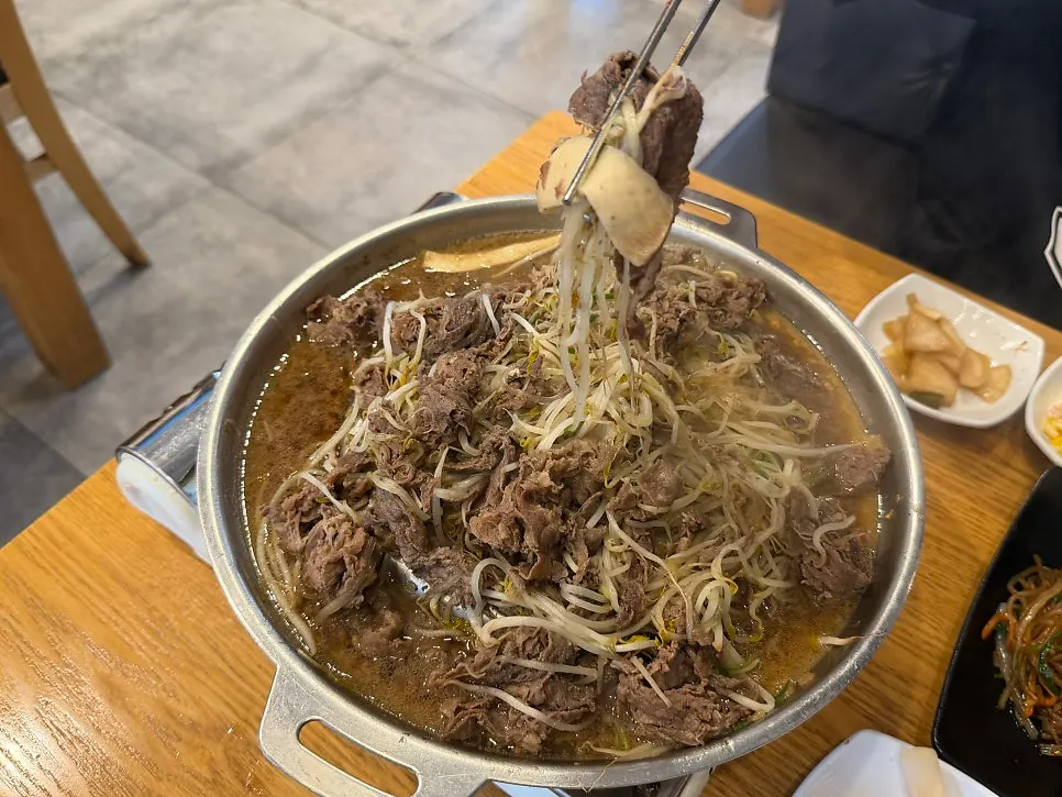 Seasoned bulgogi eaten with cold noodles