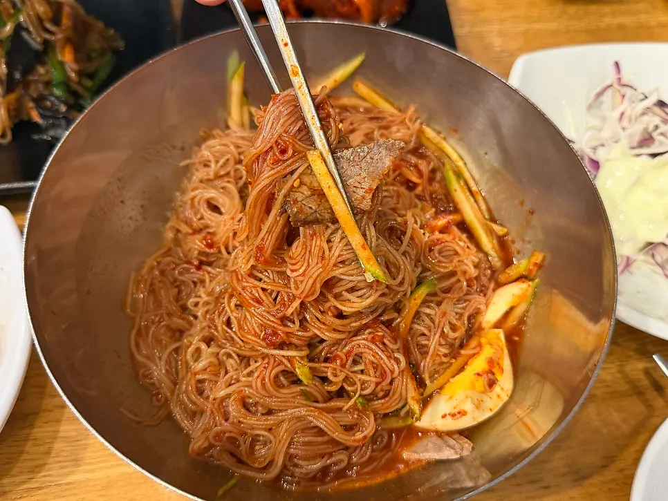 Full meal spread at Iseol Myeonok