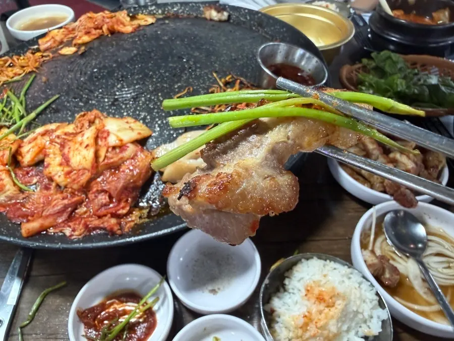 미나리와 함께 먹는 삼겹살
