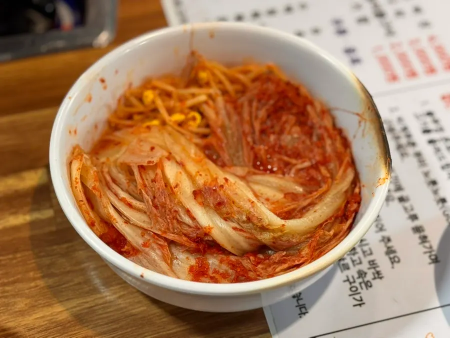 솥뚜껑 위에서 익어가는 삼겹살