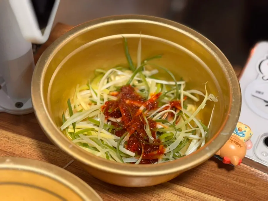 두 가지 부위를 번갈아 먹는 고기 접시