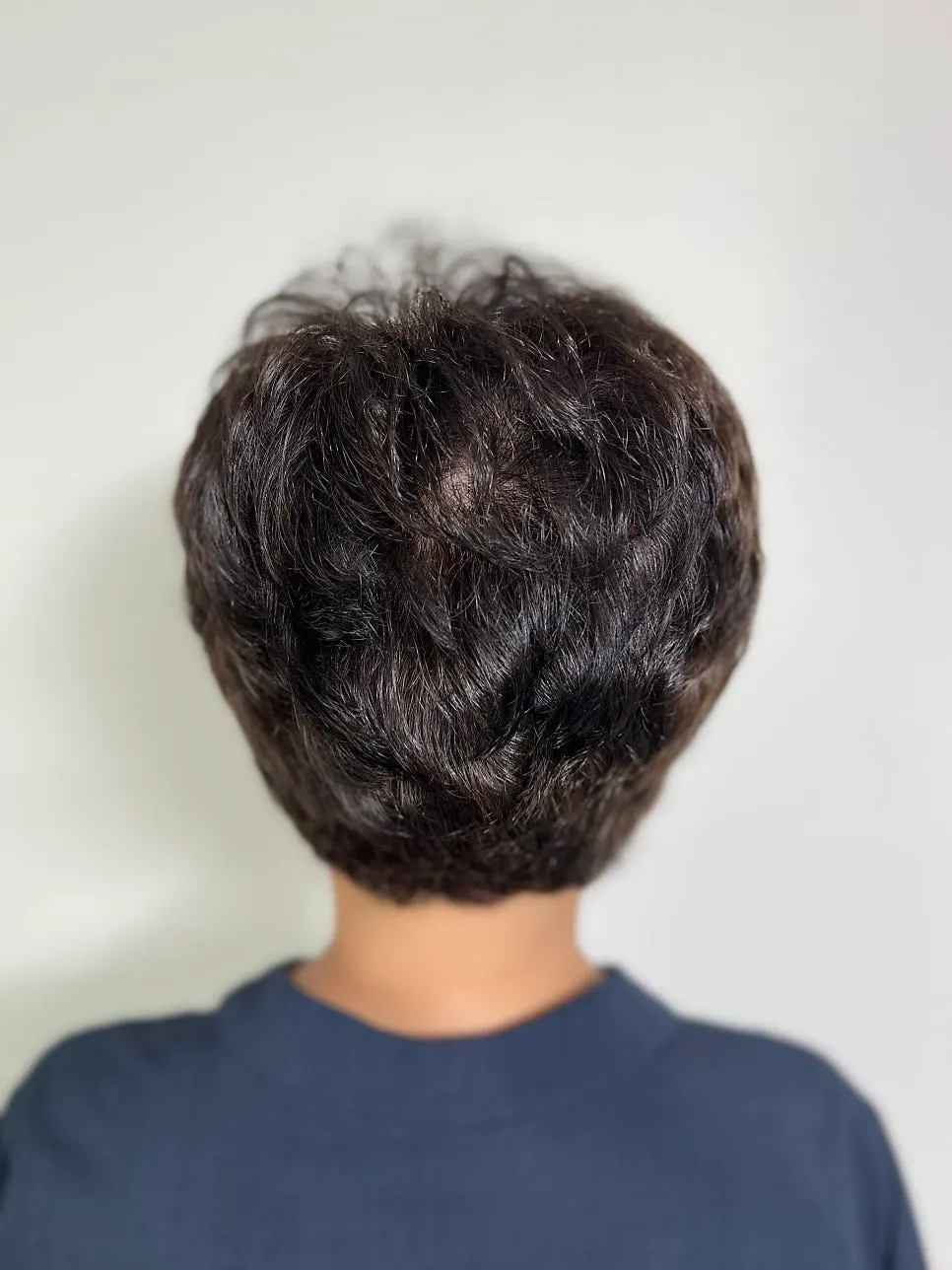 볼륨펌 후 정수리 볼륨이 살아난 짧은 머리