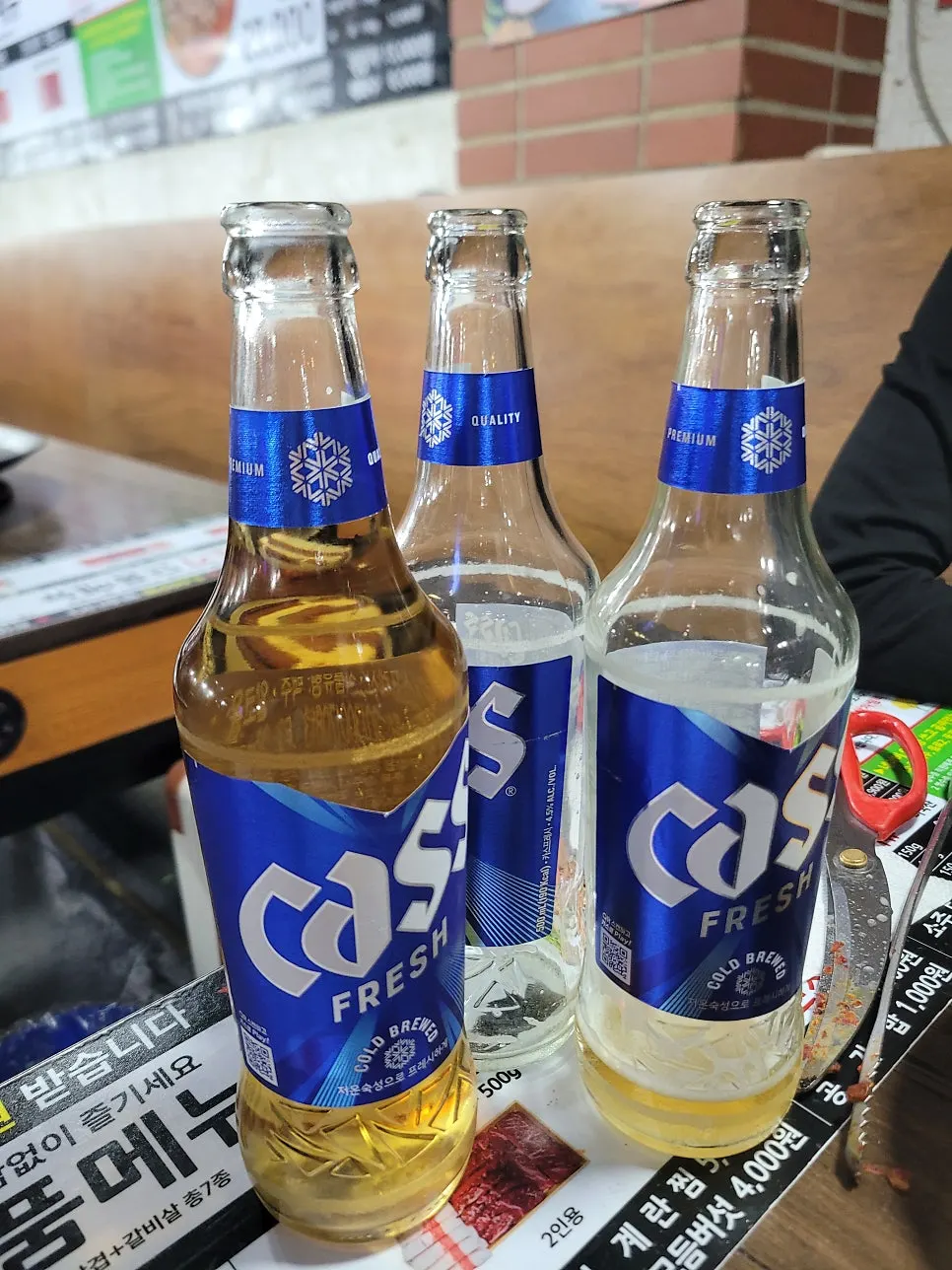 김치와 콩나물을 올린 삼겹살