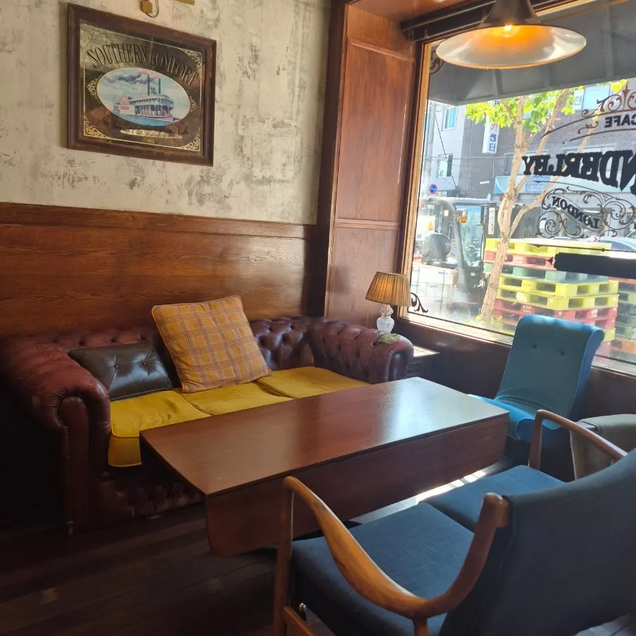 Café space with a British vintage feel