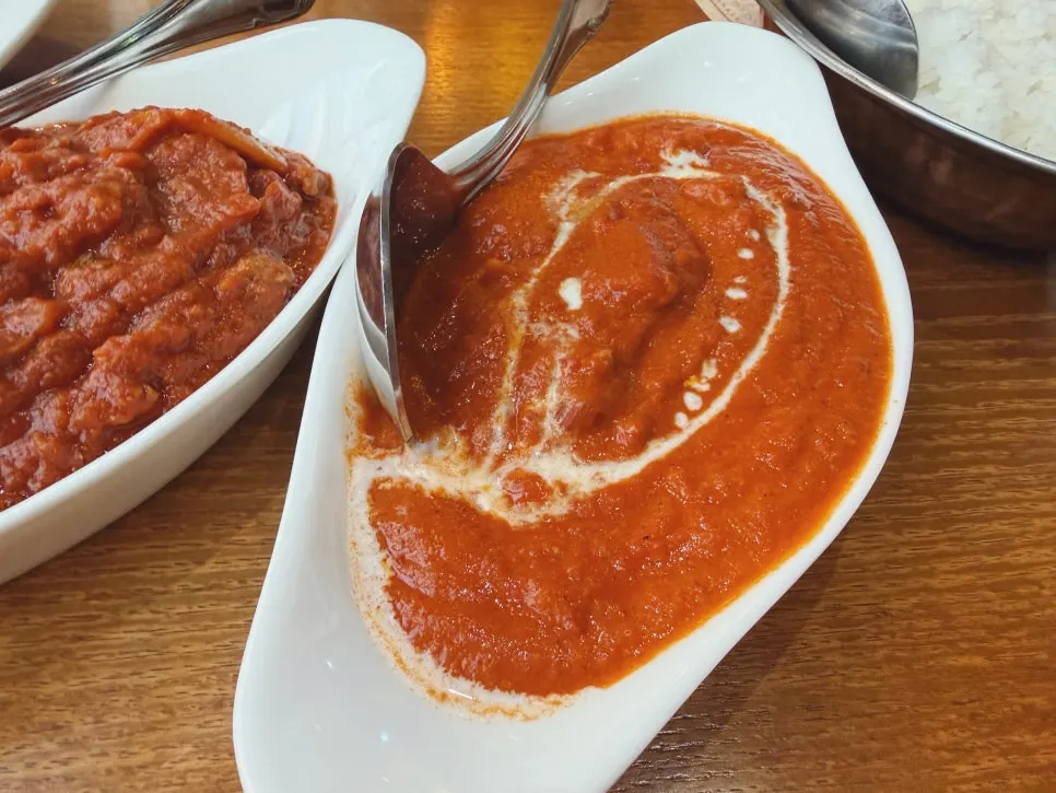 고기가 넉넉한 매콤한 비프도비자아