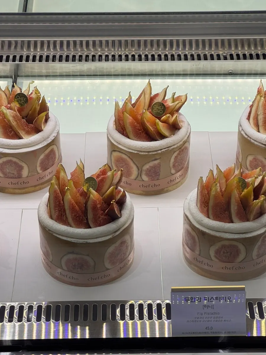 Various cakes arranged in the Chef Cho showcase