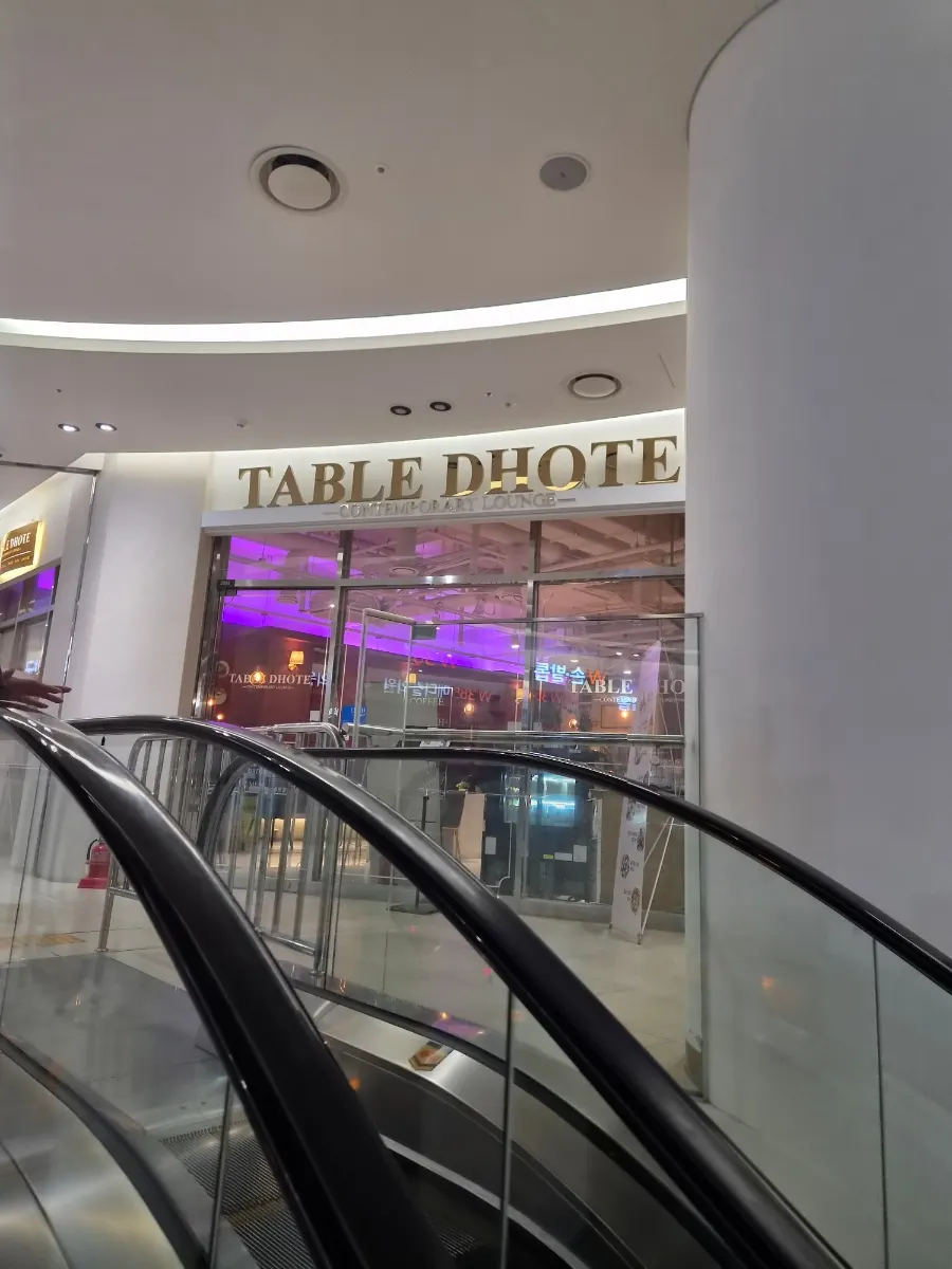 Entrance and interior atmosphere of the Table d'Hote store at W Square