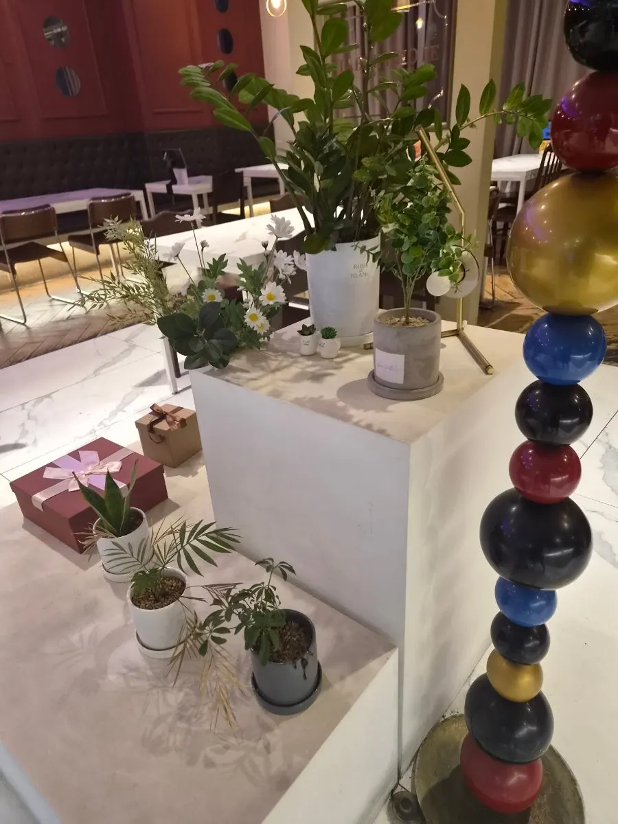 Dining scene at Table d'Hote Busan W Square Branch