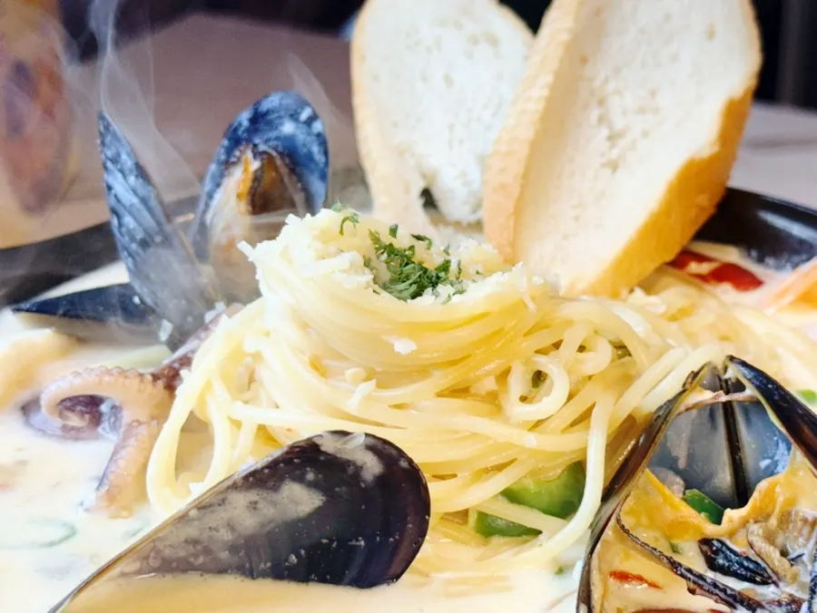 Cheongyang cream risotto topped with mussels, baby octopus, and shrimp