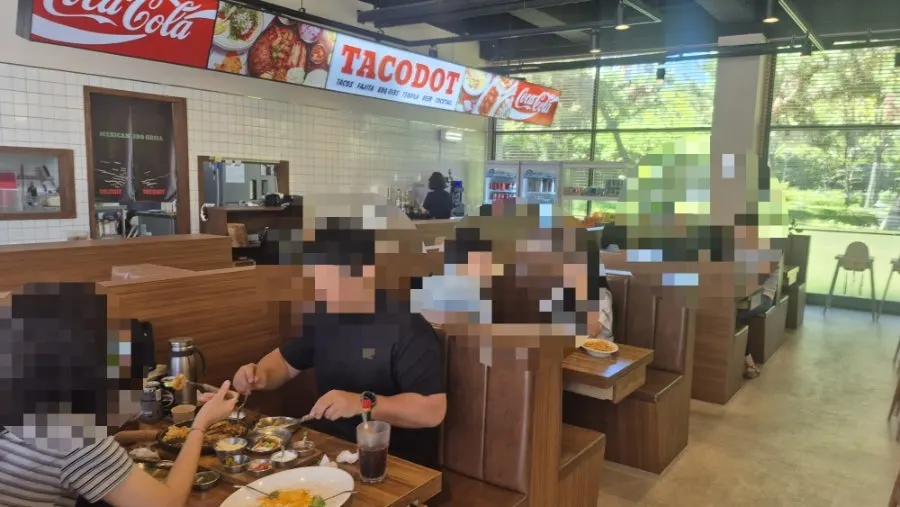 타코닷 청라점 매장 분위기