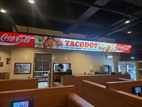 오픈주방 형태의 타코닷 청라점 주방