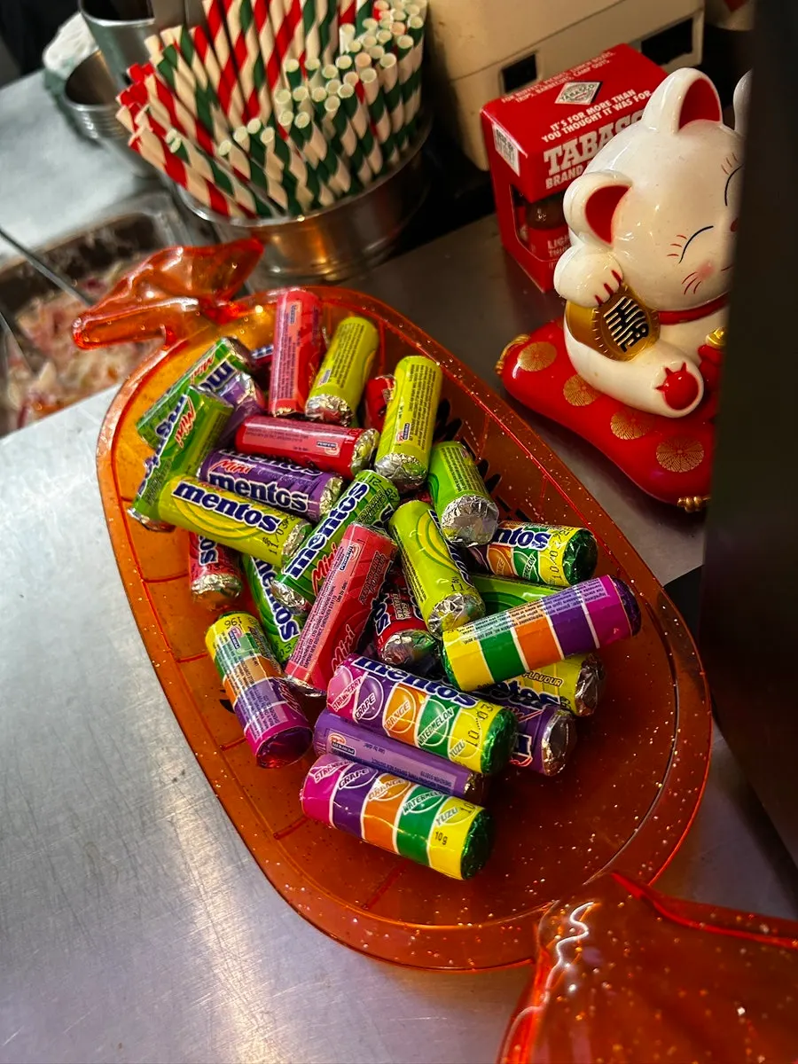Mentos for a post-meal palate cleanser