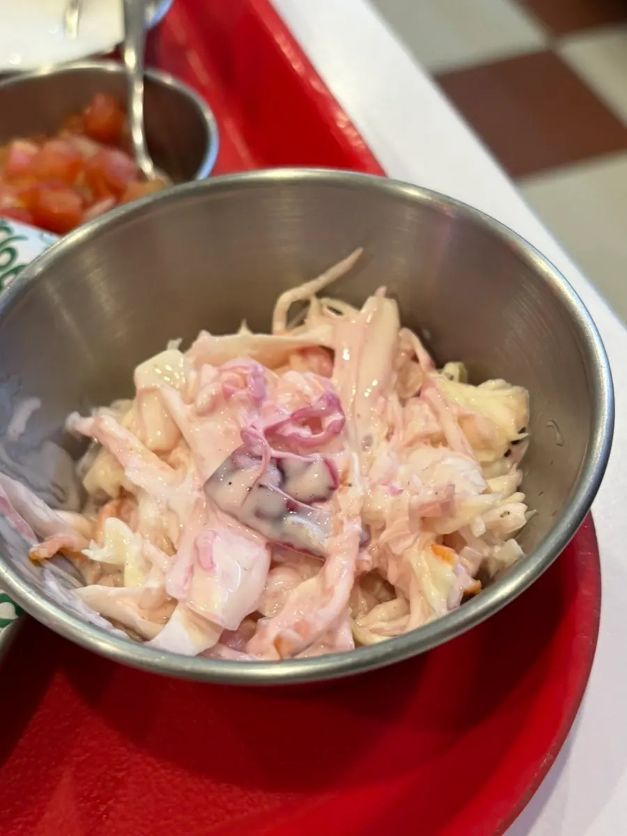 돼지목살 저크치킨 새우가 담긴 파히타 플래터