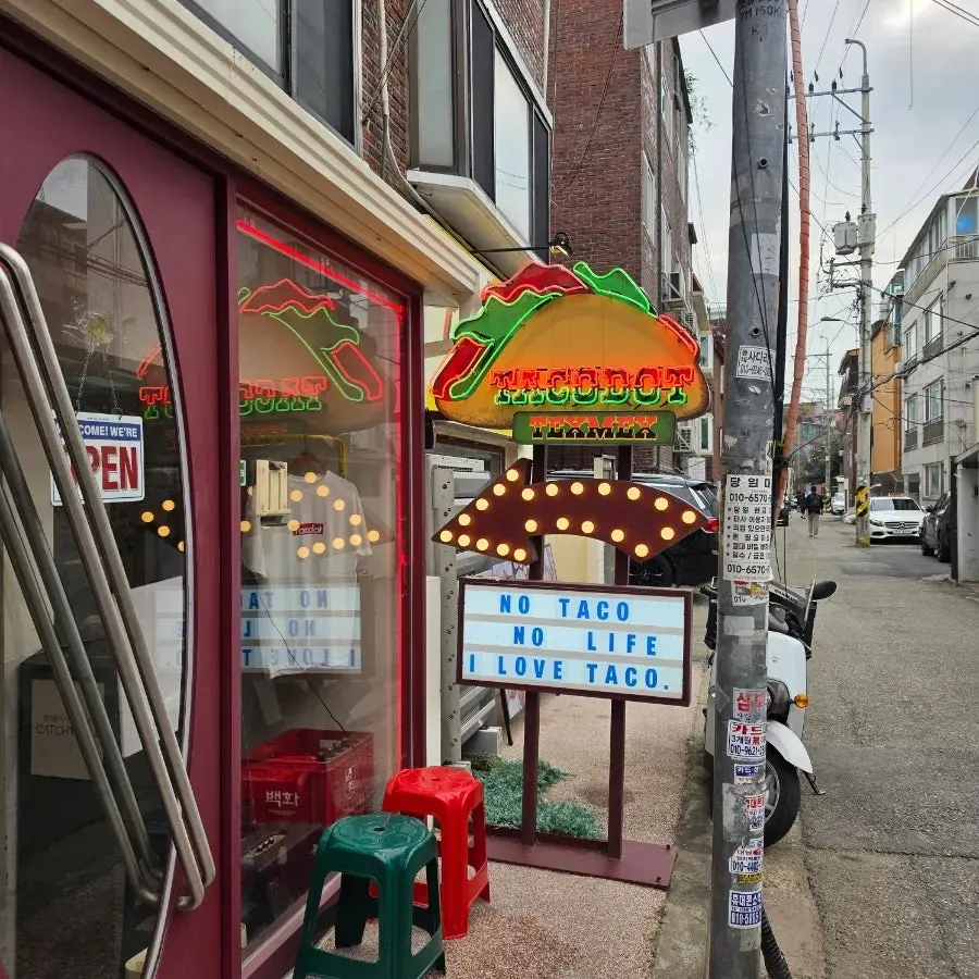 Exotic entrance of Taco Dot Mangwon Market Main Branch
