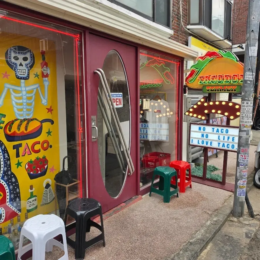 Around the entrance of Taco Dot Mangwon Market Main Branch